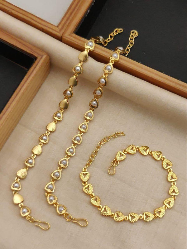 Fine Textured Gold Bracelet Design