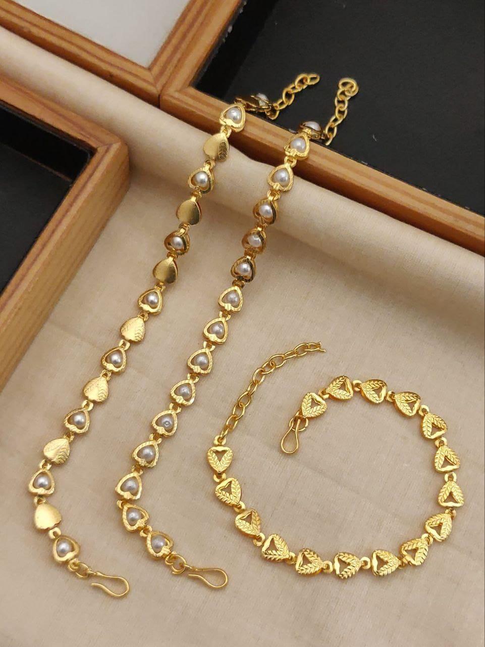 Fine Textured Gold Bracelet Design