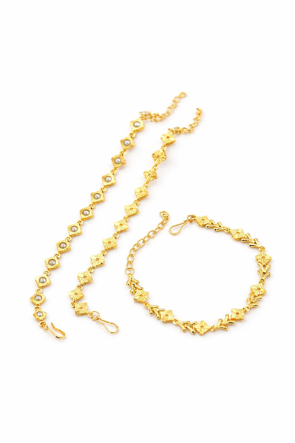 Sophisticated Gold Bracelet with Stone Highlights